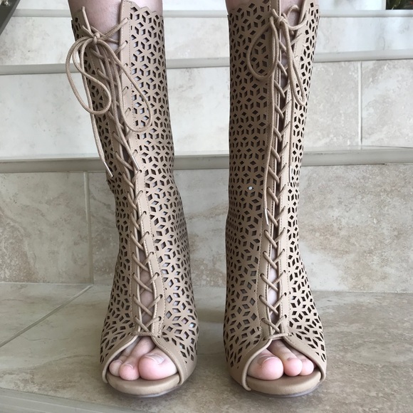 Cut out lace up Bootie - Picture 4 of 9